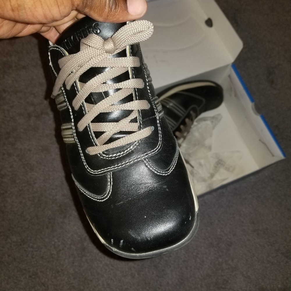 Shoes - Picture 2 of 4